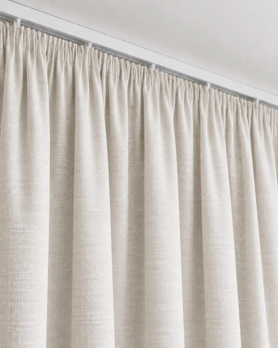 Pencil pleat curtain heading